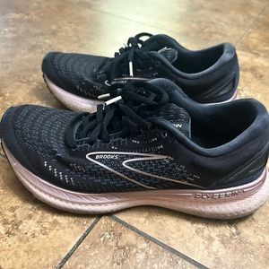 Brooks Glycerin 19 Black & Light Pink running shoes, size 9